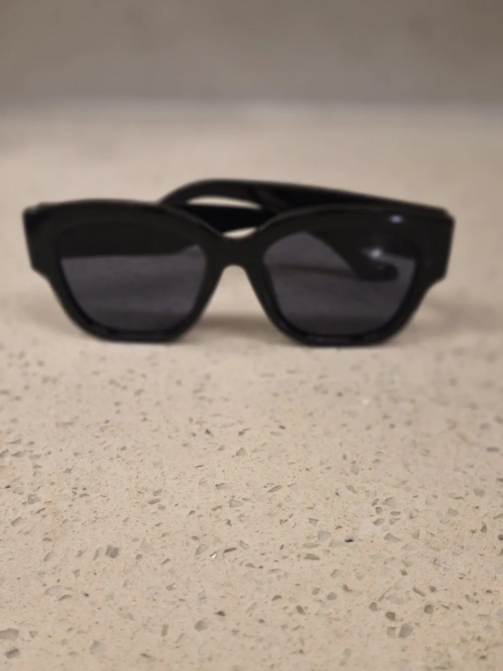 Gucci Black Women's Oversized Sunglasses with Dark Gray Lenses